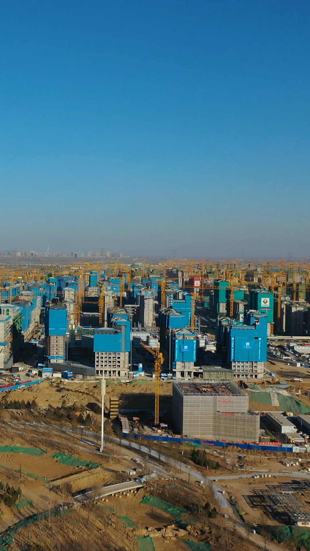 全球最大的工地城市1500台塔吊30余万工人昼夜施工