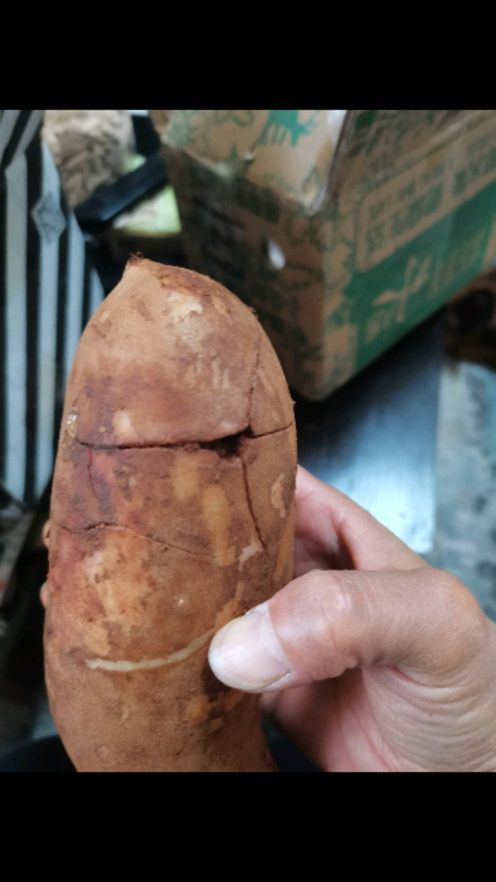 某多多上,买了四个雪莲果,坏了两个半!-度小视