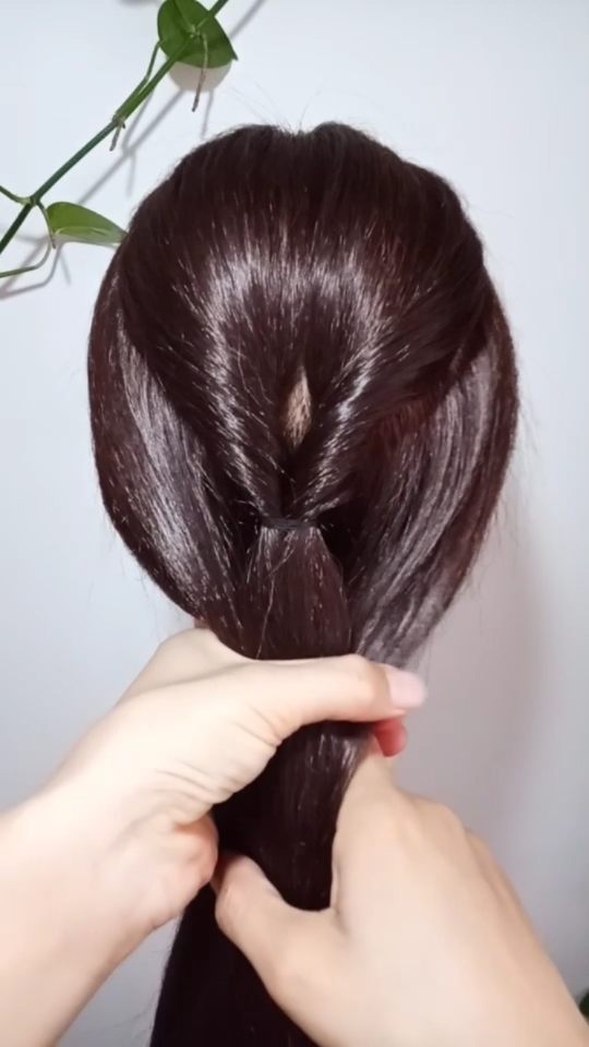 我要上热门#两分钟就能学会的低发髻包包头,凉爽时尚,让你气质瞬间