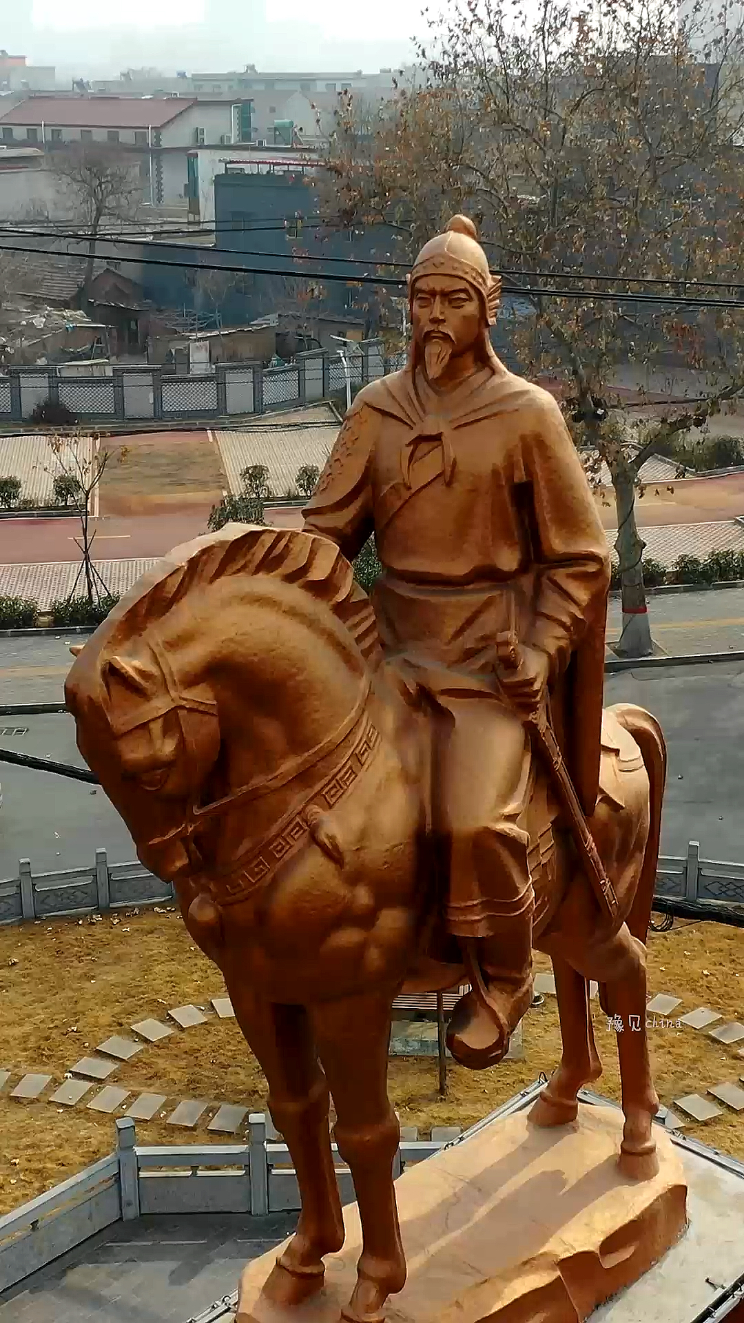 旅行#汤阴岳飞像,和昨天发的内黄岳飞像,那枪威武还是那剑威武