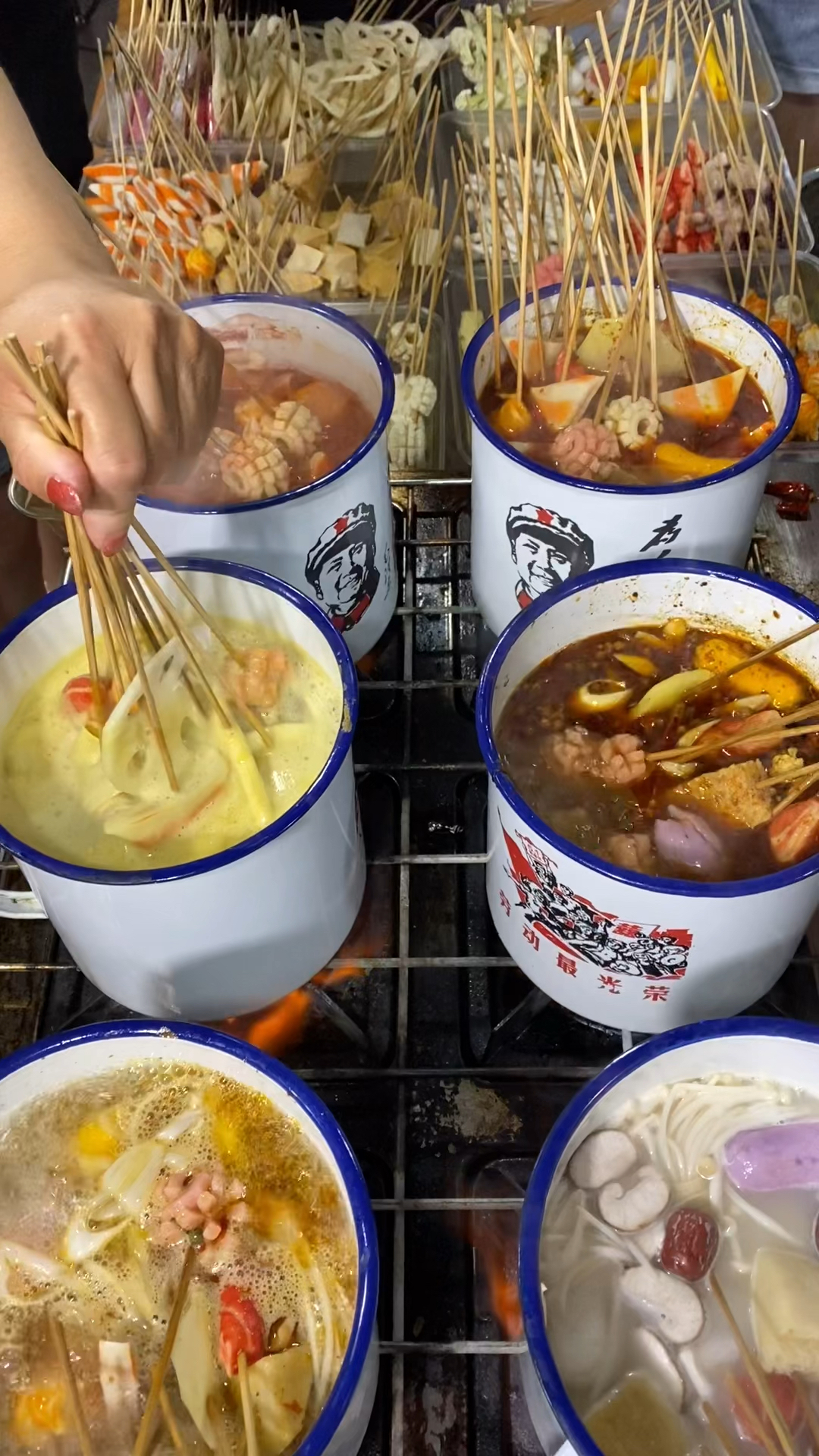 茶缸串串#不要小看我摆摊一年四季火爆,靠手艺吃喝不愁有积蓄,不羡慕