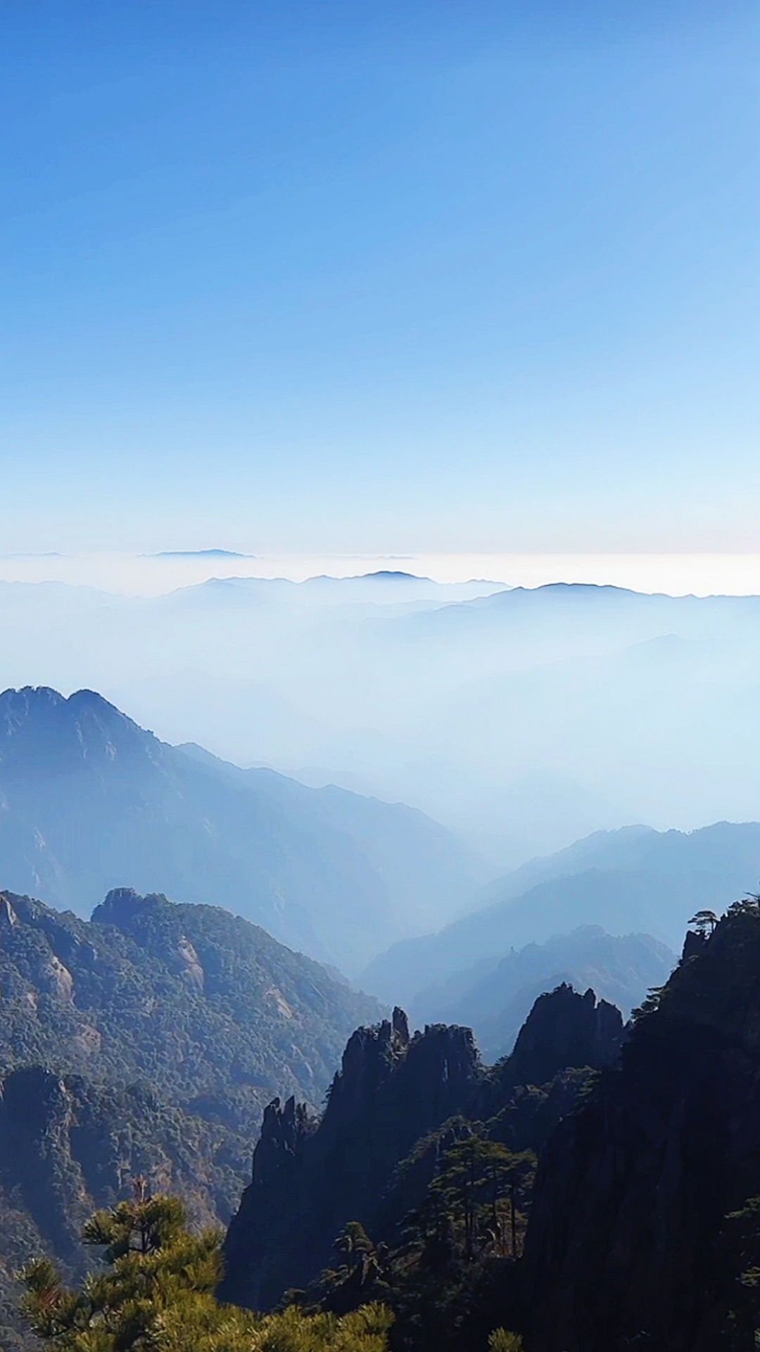 破壳计划#登上山顶,看黄山云雾缭绕,宛如人间仙境.
