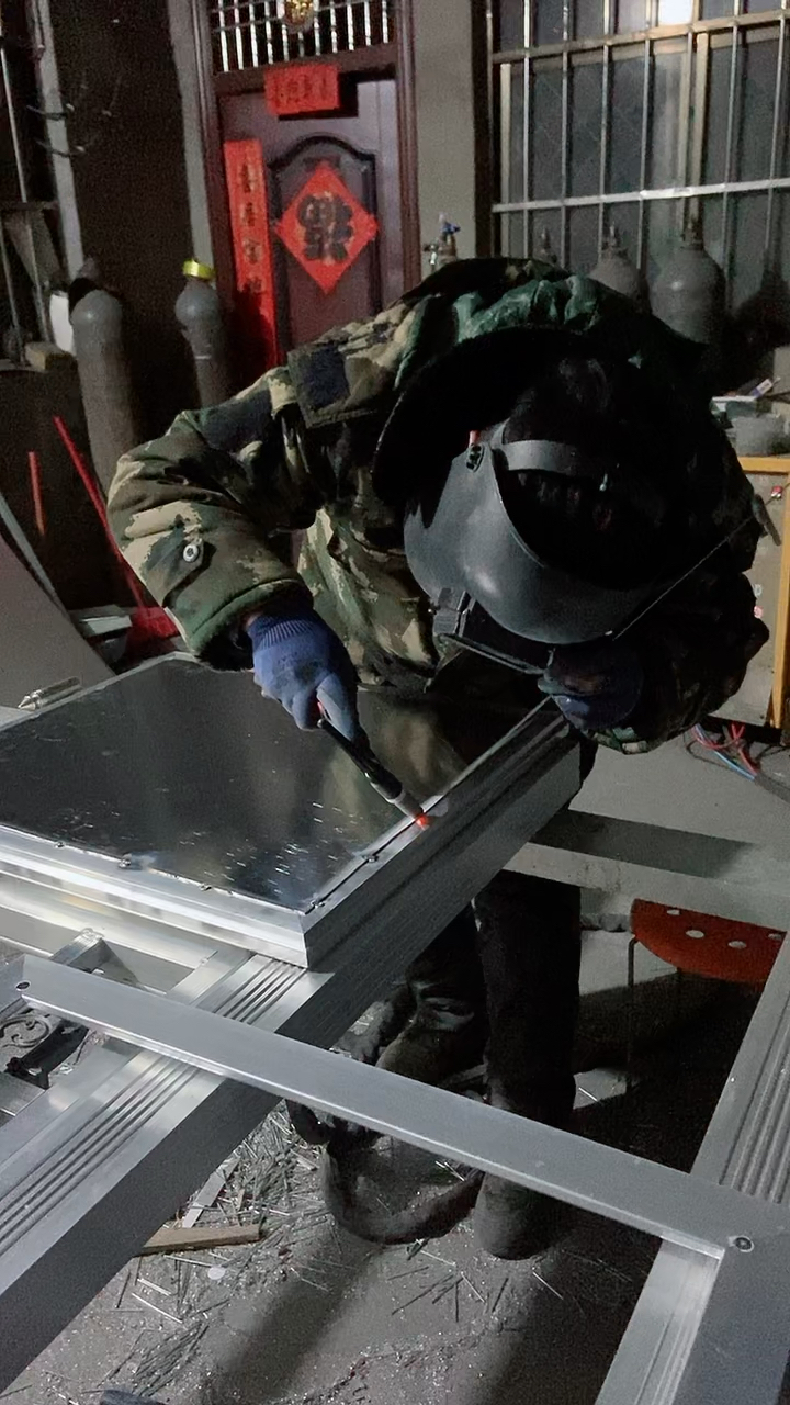 焊接铝板焊接全部点焊看操作