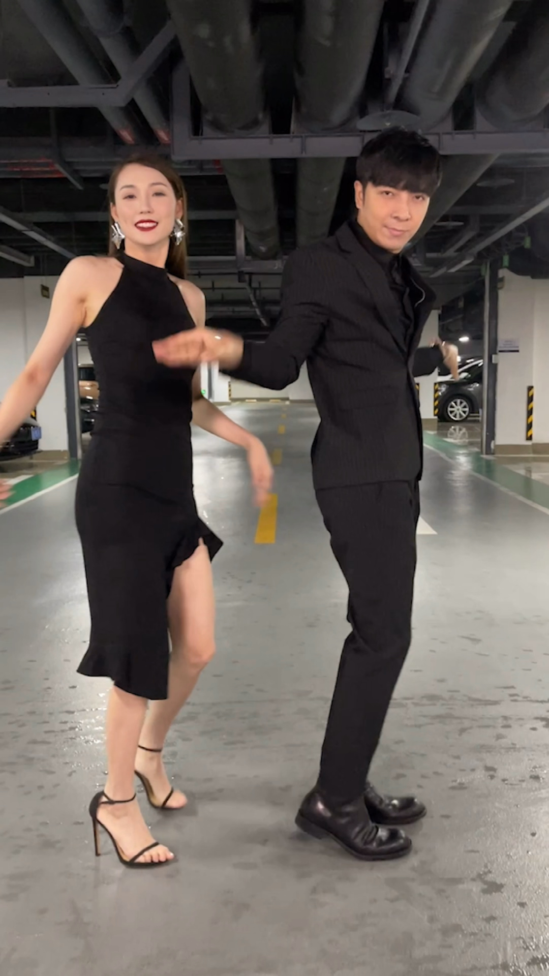 广东夫妇#言真穿上高跟鞋186,所以这个视频可以证明我的身高就是188