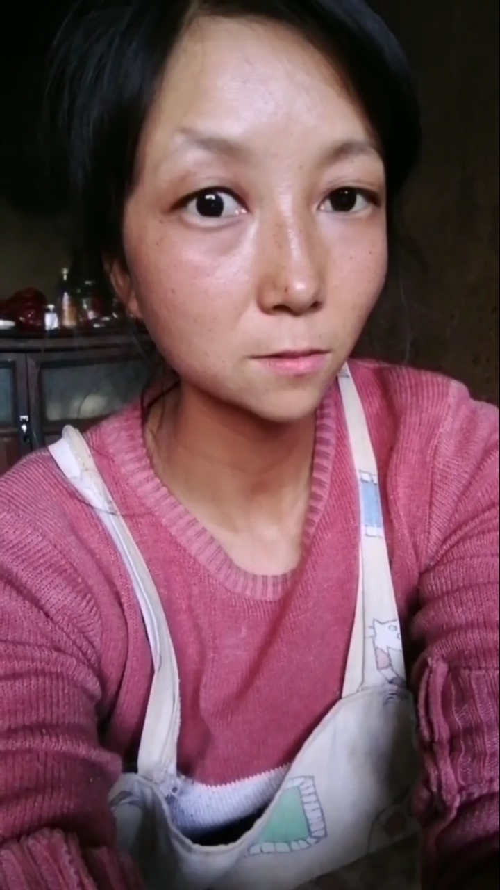 纯素颜无美颜无滤镜#素颜虽丑,真实点不好吗