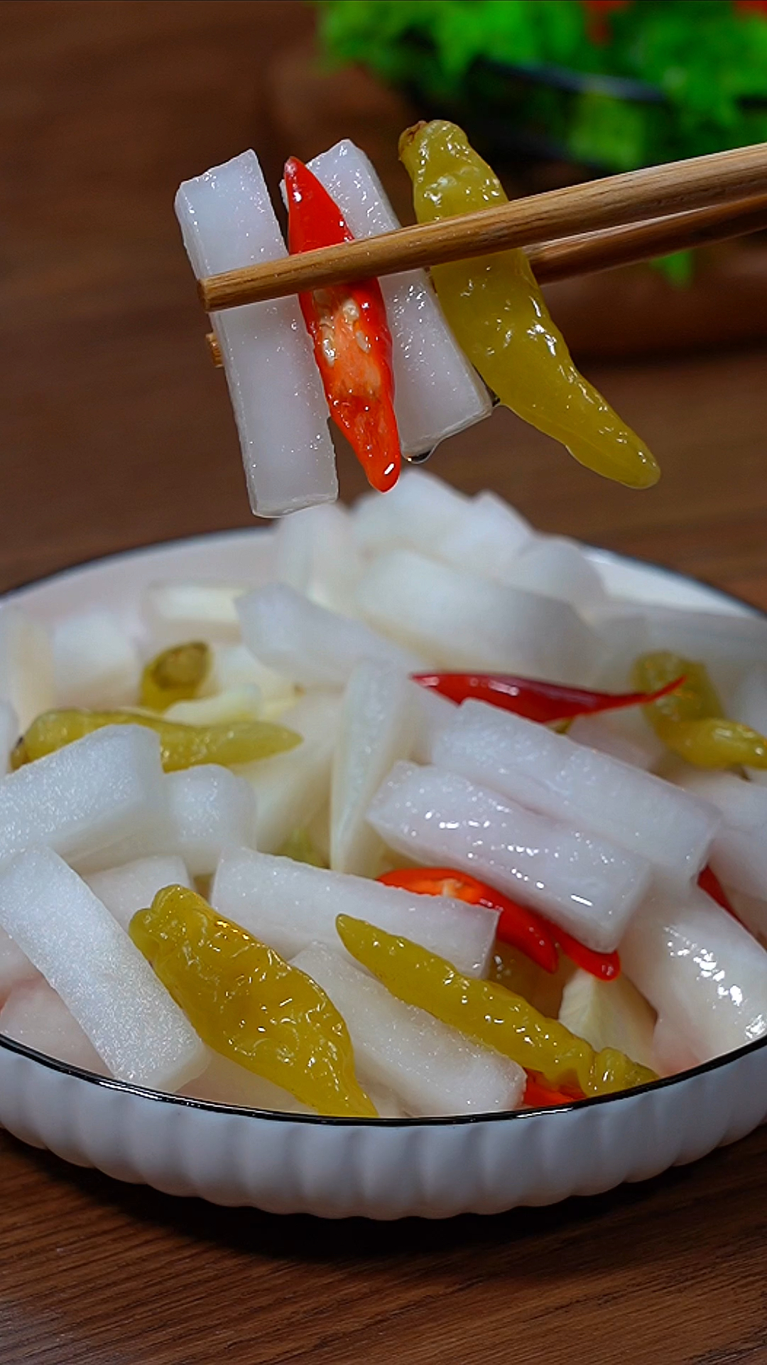 不知道吃什么,试试这道泡萝卜条,酸脆爽口,简单又解腻