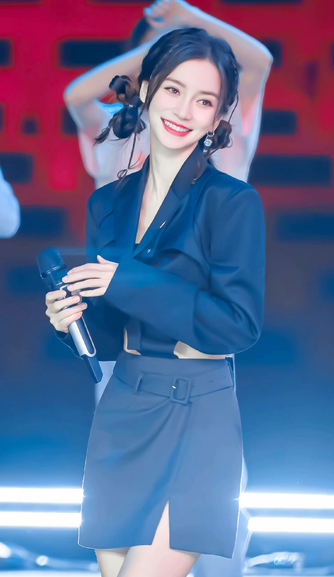 明星#baby的双丸子头造型实在太好看了!满满的少女心-度小视