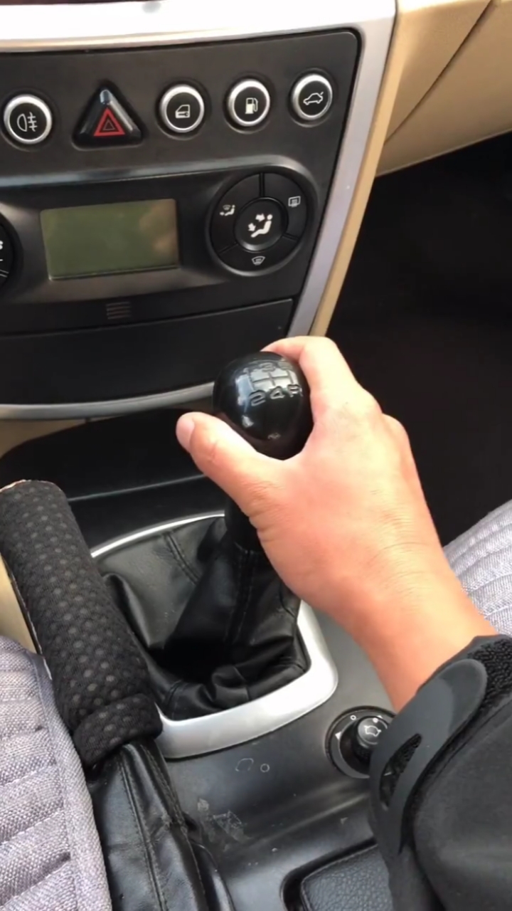 感谢全民我要上热门#手动挡这样挂挡最伤车的知识.