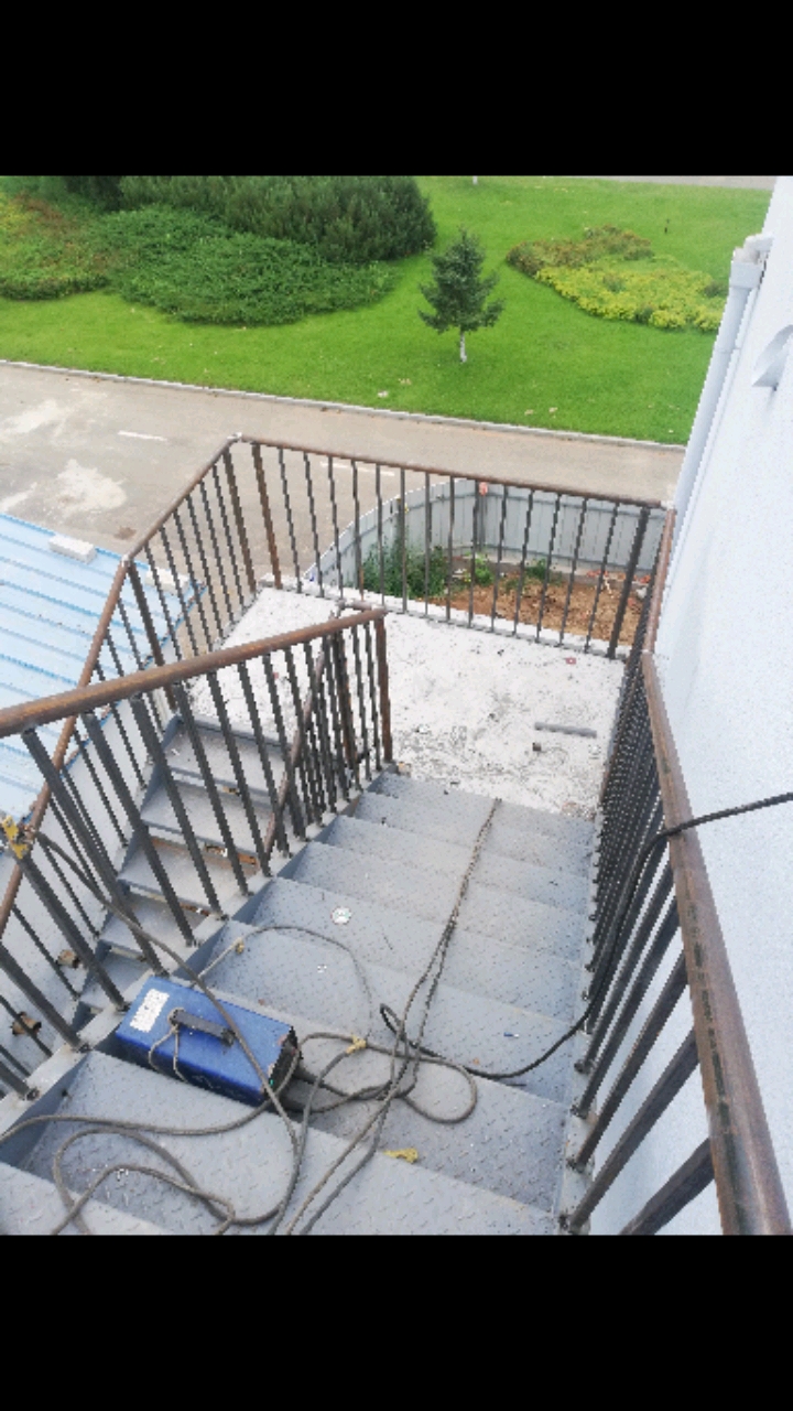 外挂铁楼梯扶手