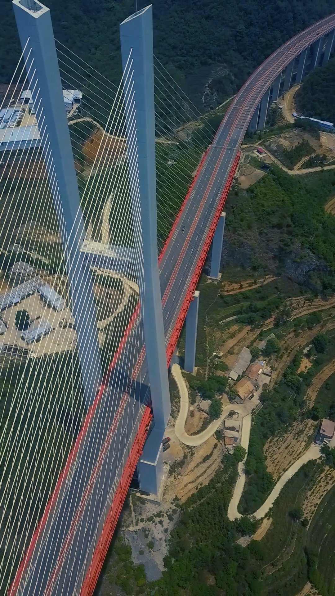 世界第一高桥,北盘江大桥,高度565米,世界最高桥梁.