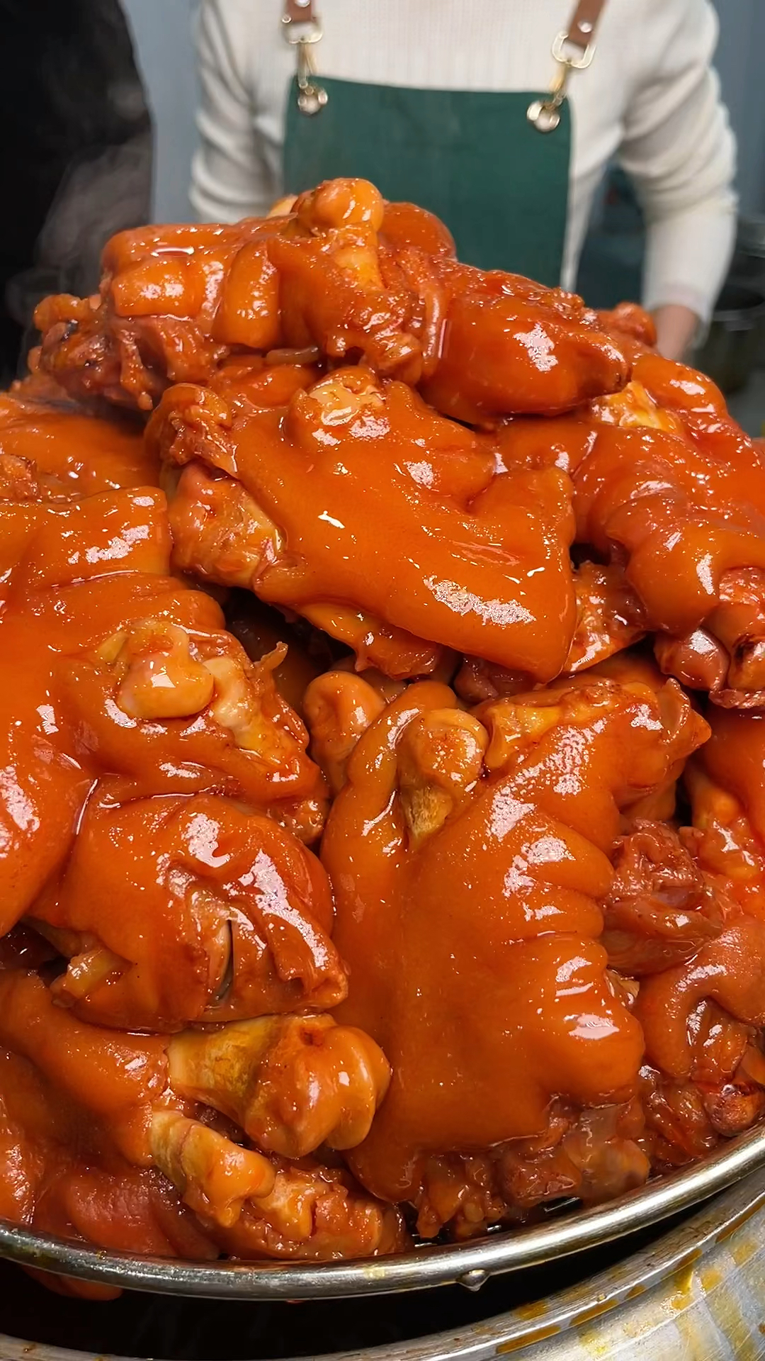 乾隆宴熟食卤味#色泽红亮,唇齿留香,此猪蹄名为酱猪蹄