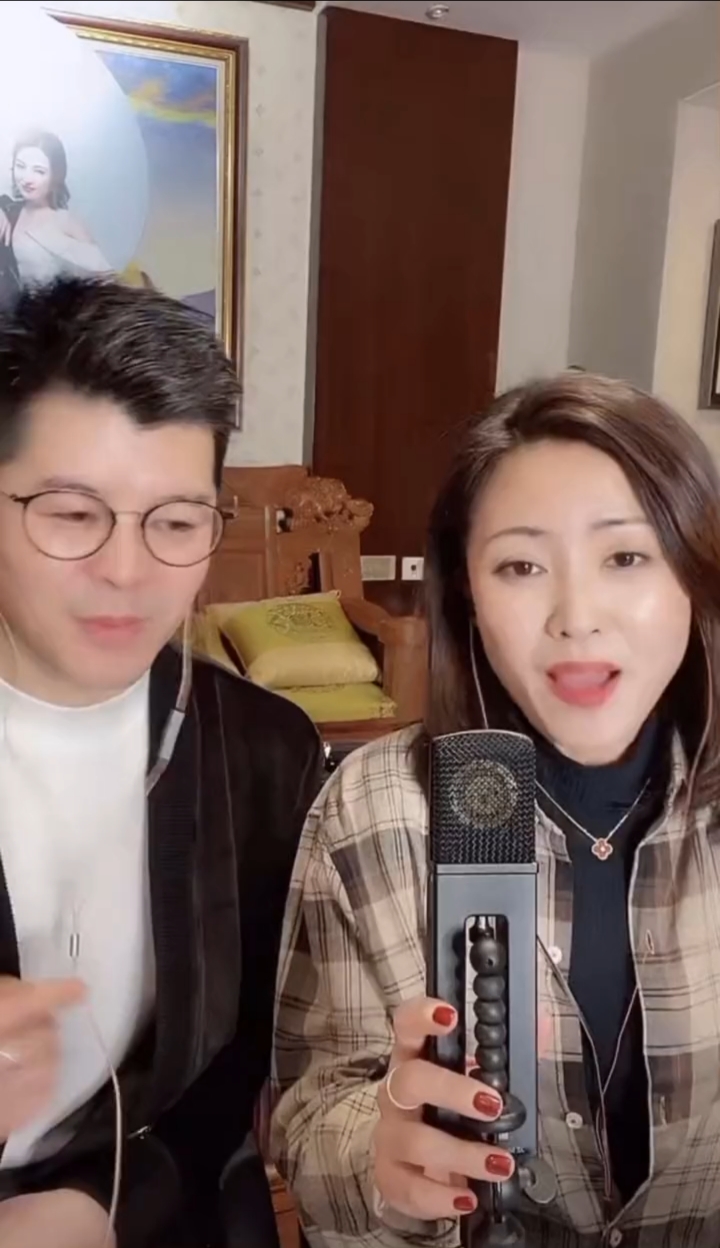 王小虎和夫人张可这嗓子太厉害了唱的真好