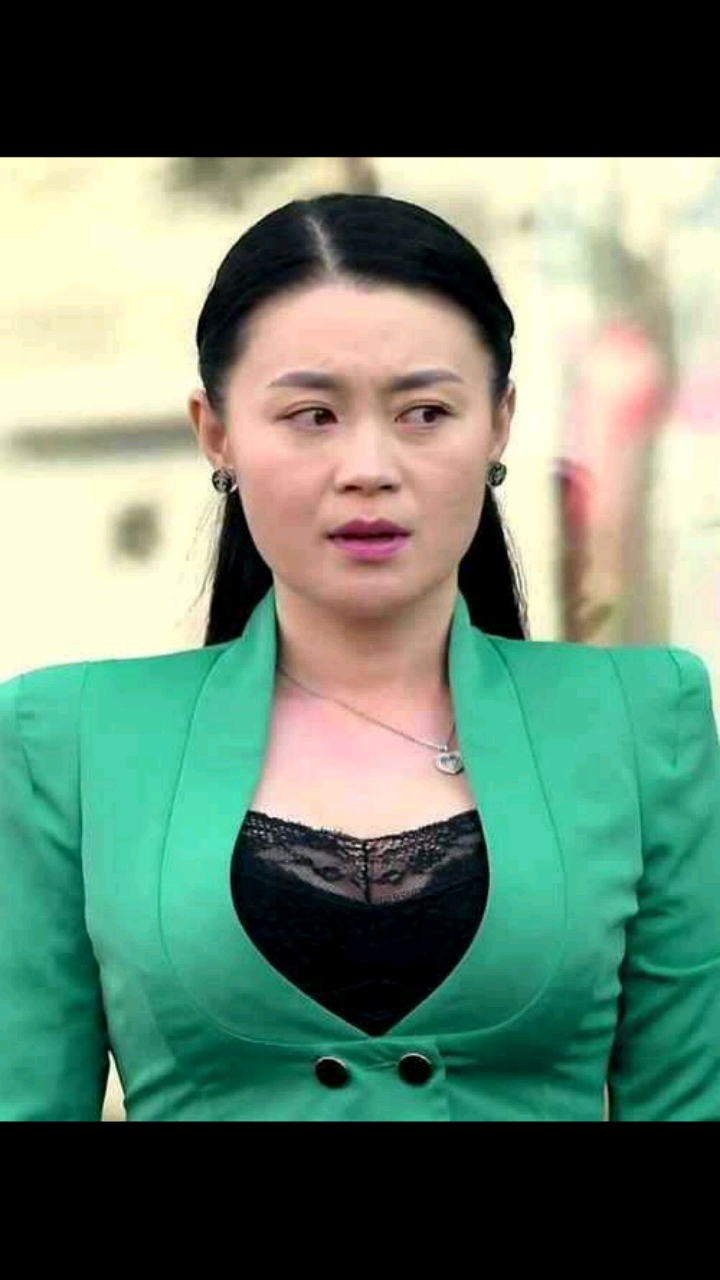 关婷娜这么胖,为什么还有人说她美?看了她穿衬衫的样子就懂了