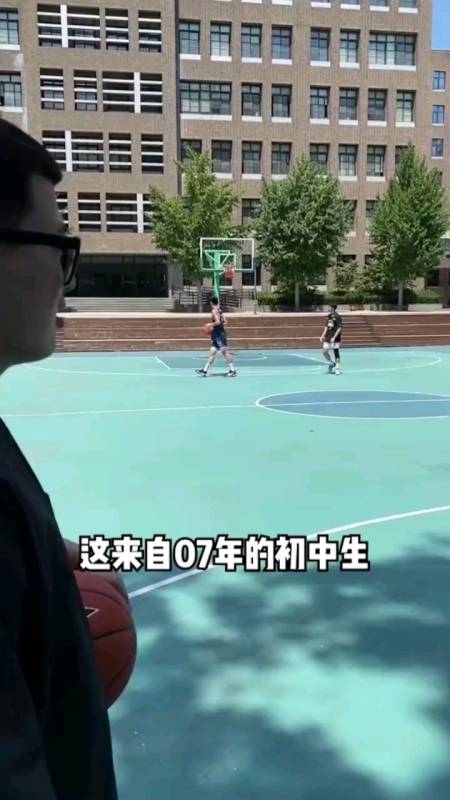 14岁的初中生一米九,一身肌肉,现在的孩子都吃什么长大的?-度小视
