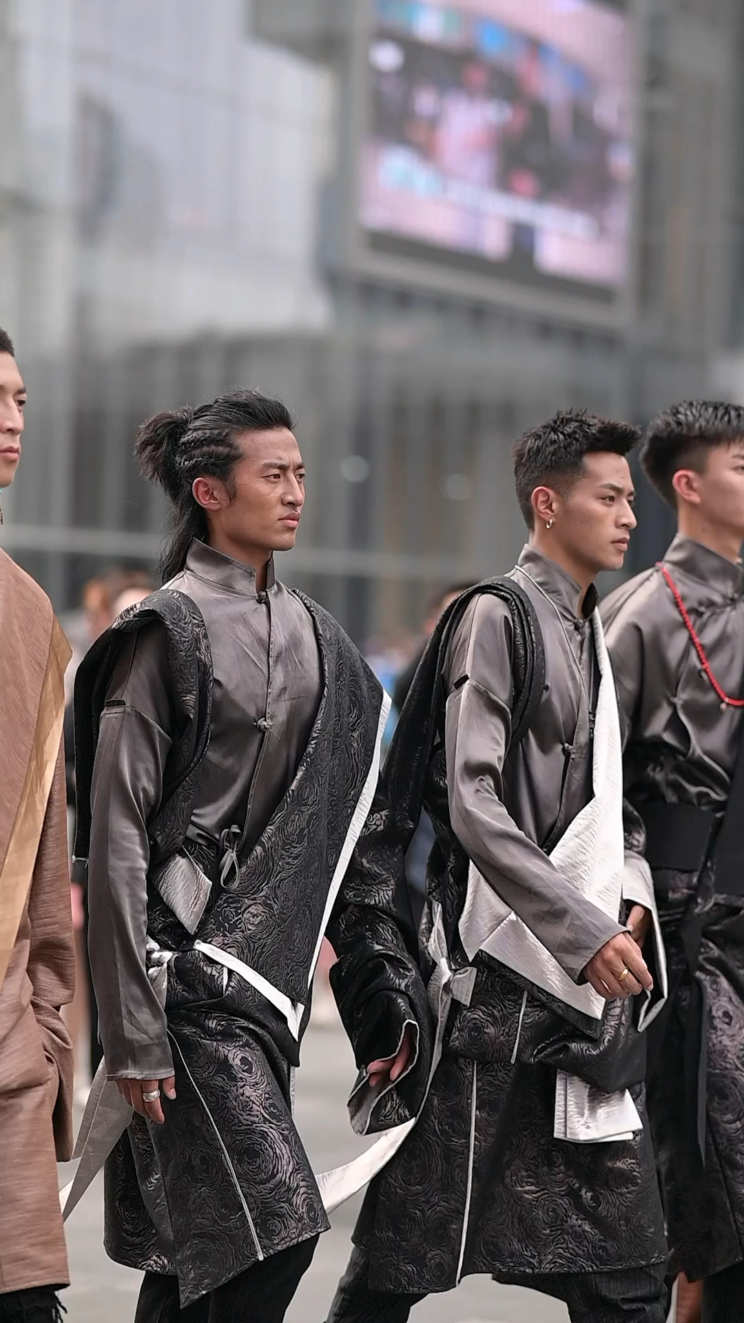 你们要的真男儿现在来了