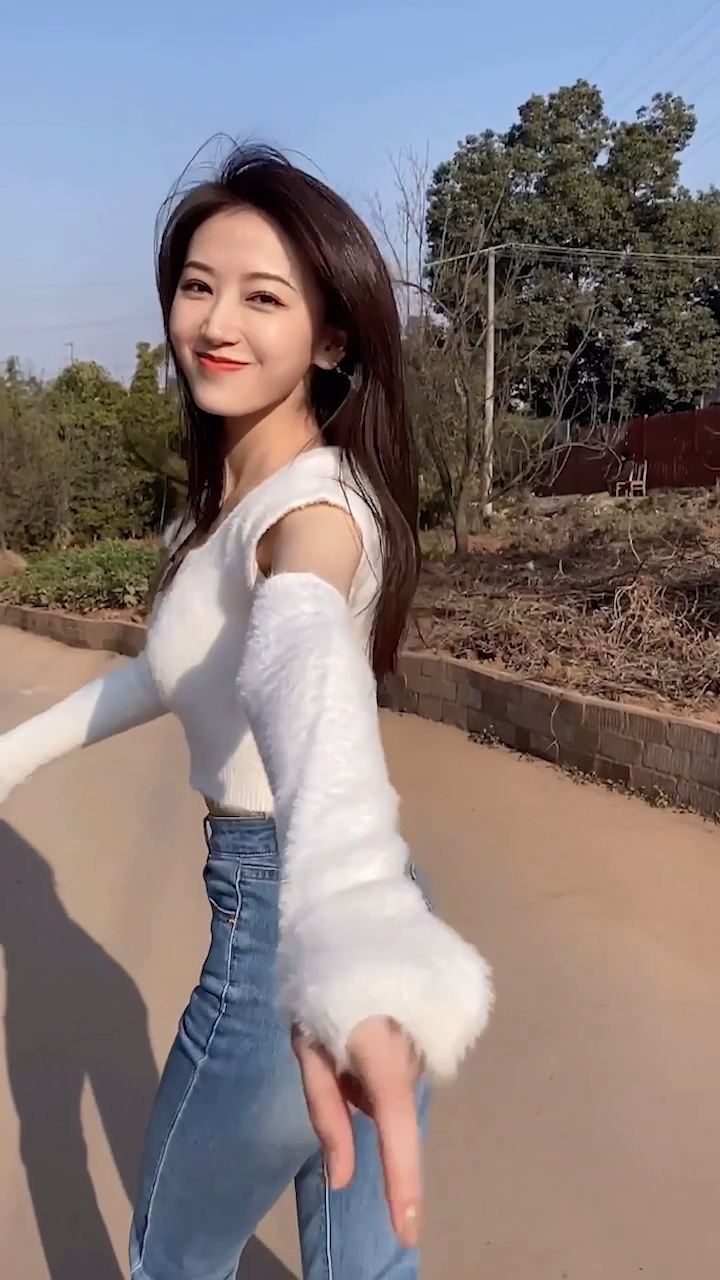 女朋友#喜欢你这件事像夏天的草莓气泡水充满甜甜的味道