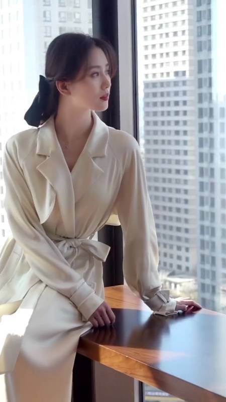 刘诗诗白色睡袍风造型#刘诗诗