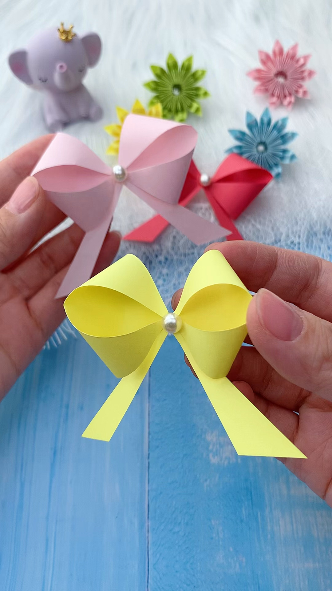 最简单的一款蝴蝶结,只需要剪几下粘起来,超级好看