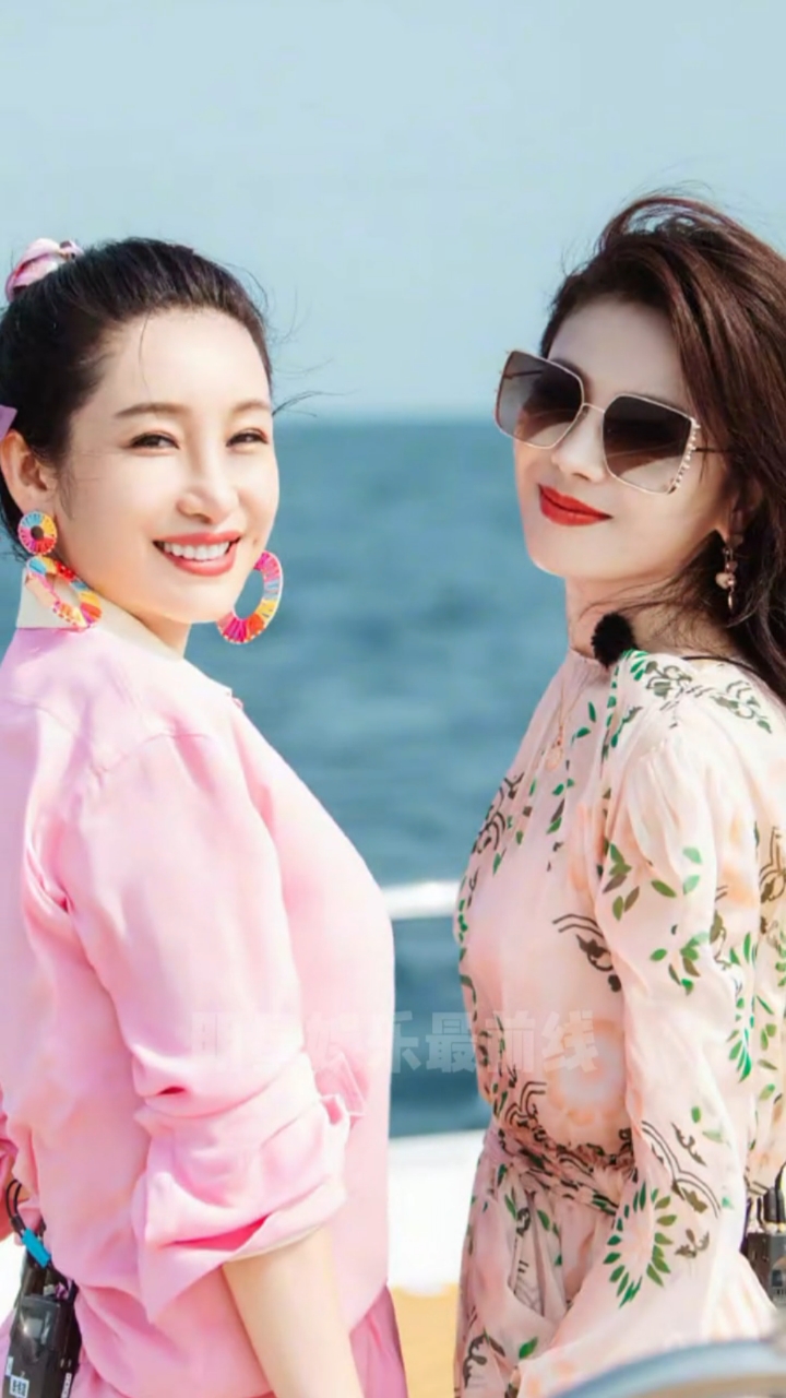 秦海璐镜头下的刘涛姐妹们太美了,满满都是爱