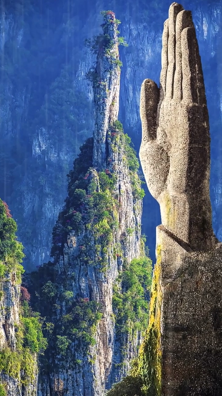神女峰,又名望霞峰,美人峰,巫山十二峰之醉.