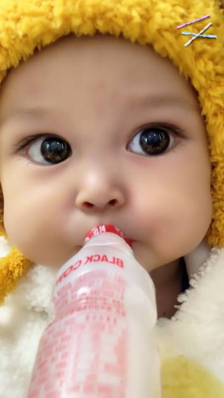 吃了五百斤葡萄生的大眼萌娃,漂亮极了,忍不住发出来给大家看看,觉得