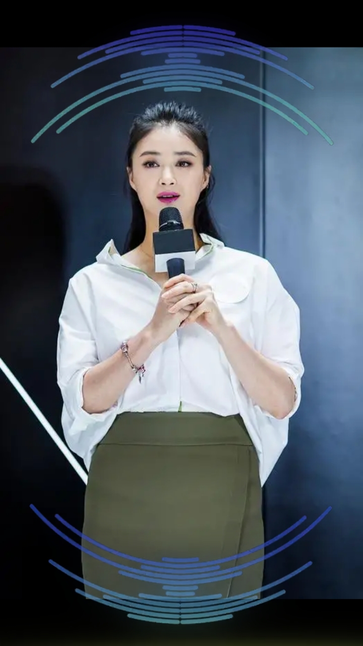 美女白衬衫配开叉包臀裙简约干练不失女人味有种富态美