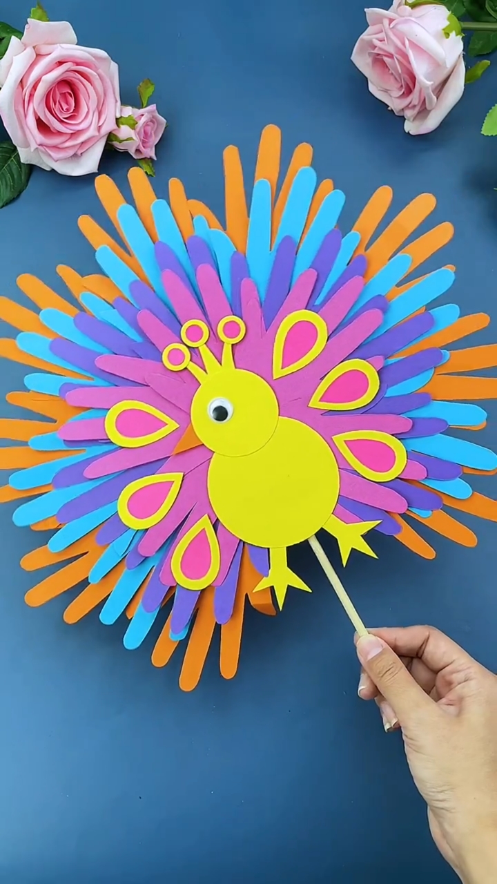 手工制作#夏天来了,教你用小手掌做一个漂亮的孔雀扇子
