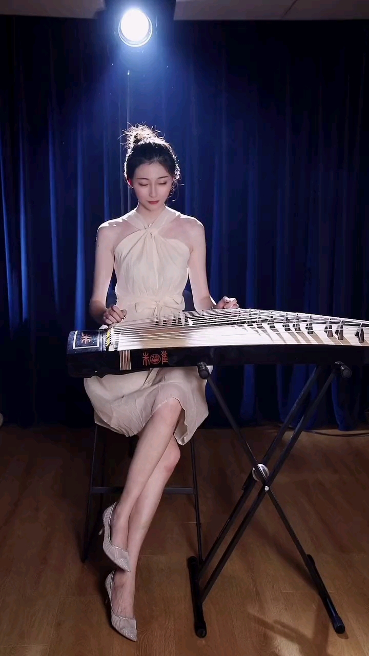 聆听一曲古筝演奏的星月神话