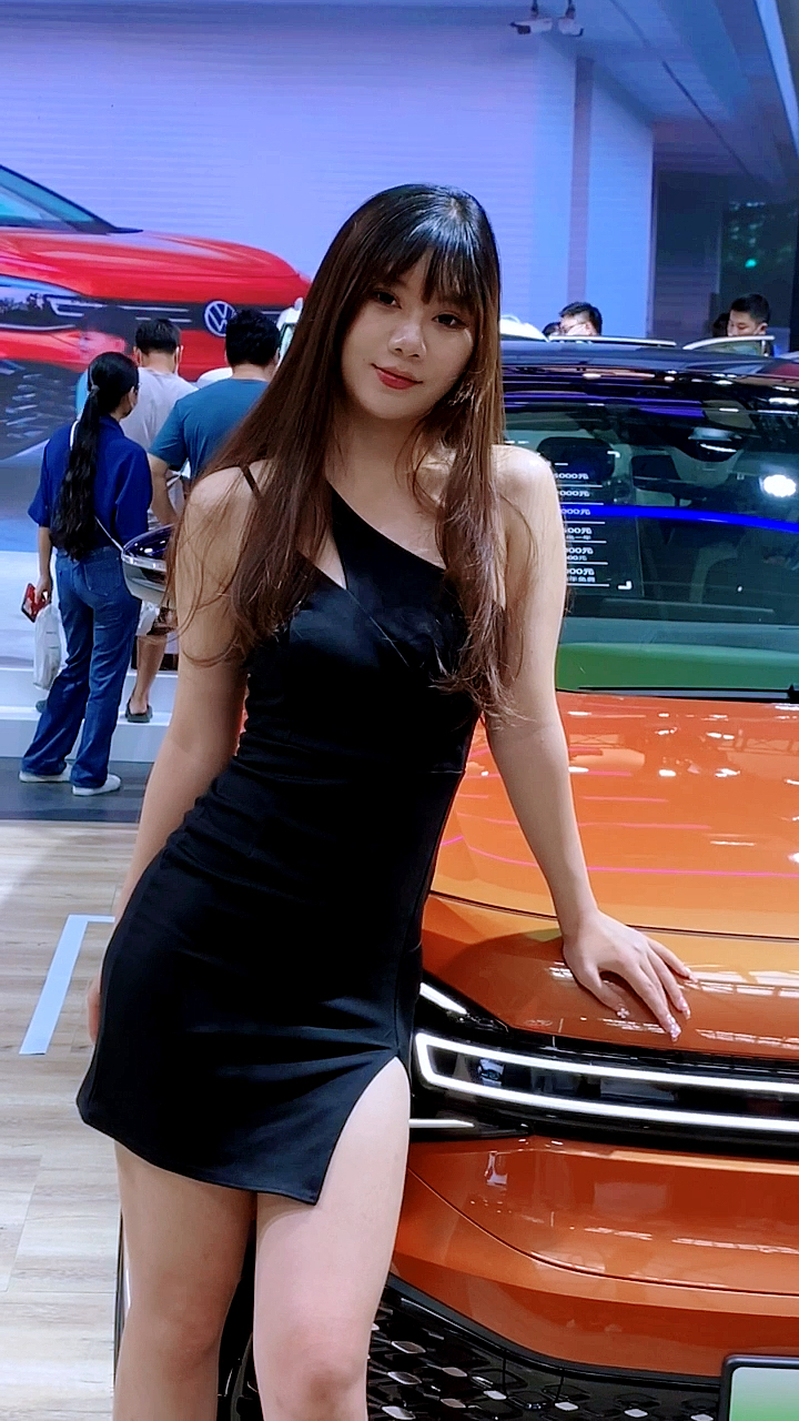 美女车模苏州车展一汽大众车模肥嘟嘟的真带劲儿别有一番风味