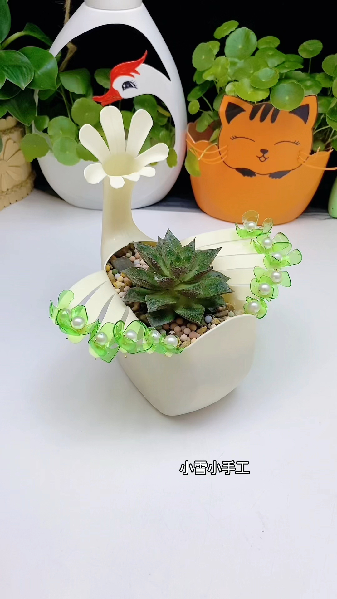 手工制作#家里用完的洗衣液瓶子不要扔,动动小手,变废为宝,做花盆挺