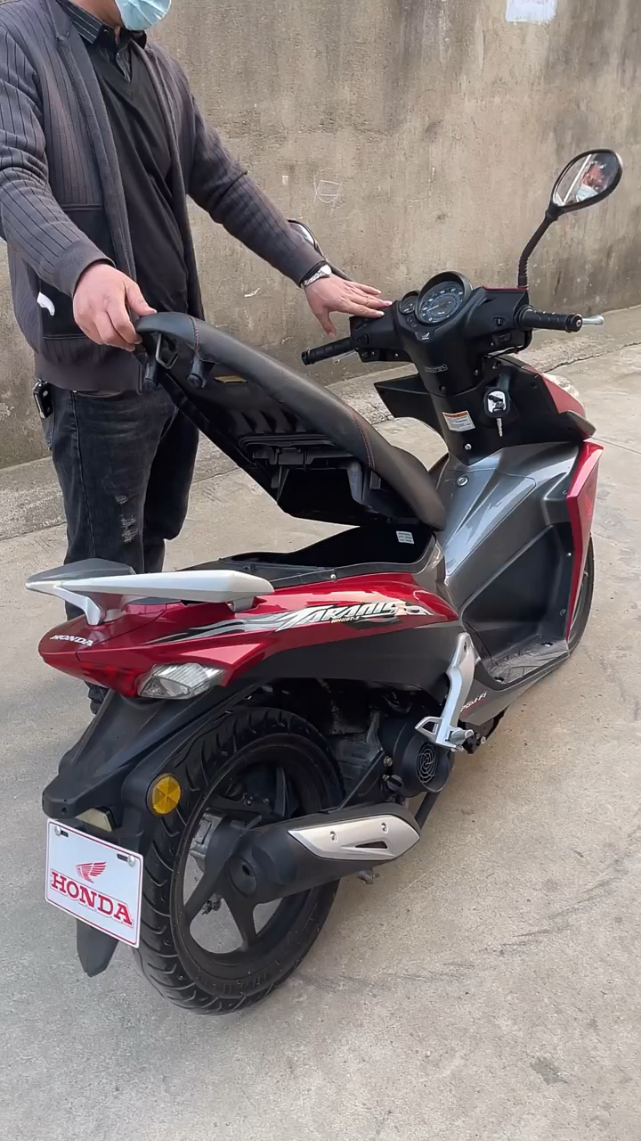 本田弯刀110!喜欢机车的朋友们关注一下!-度小视