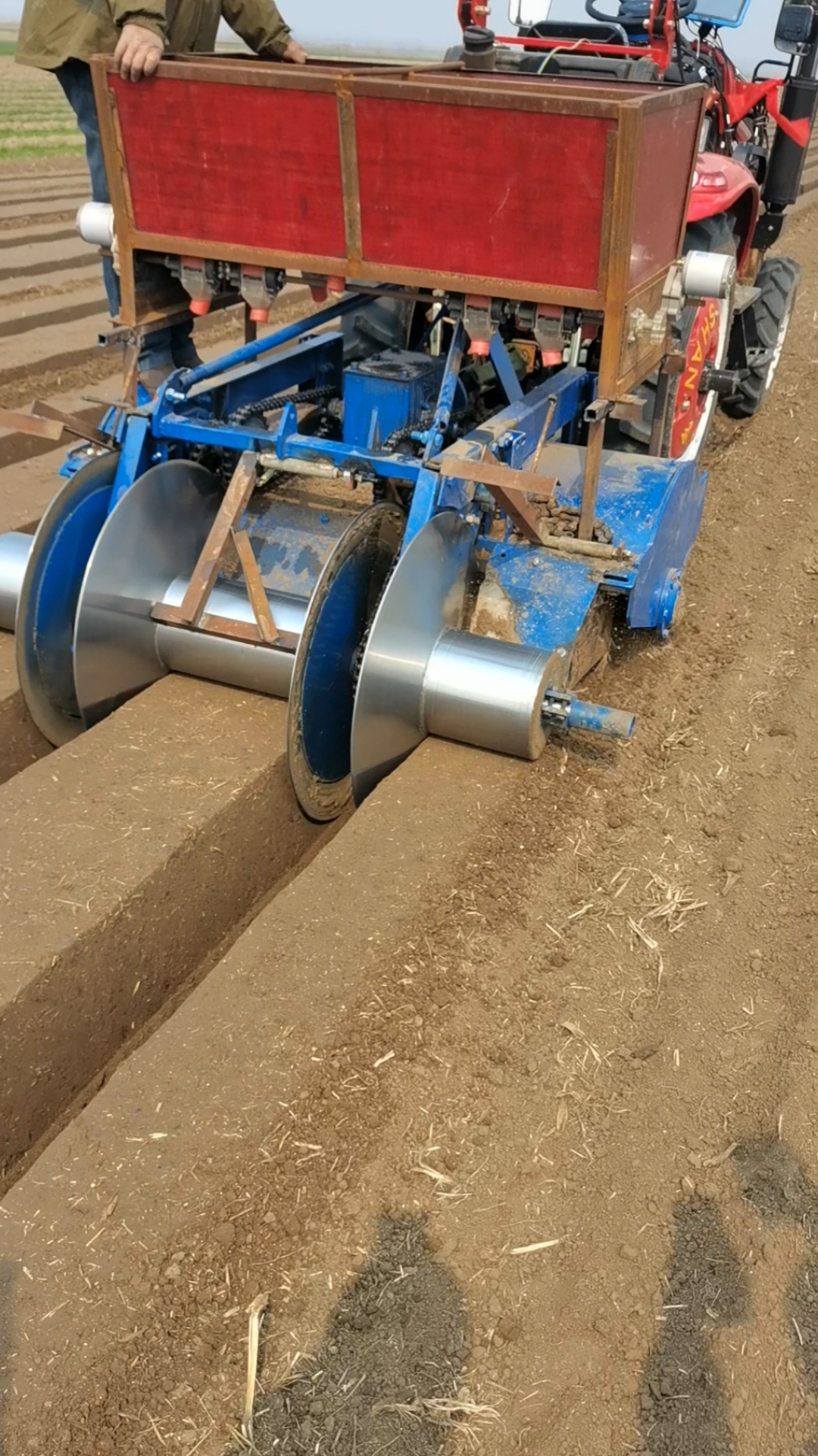 旋耕起垄机#大葱草莓大姜红薯芋头等农作物旋耕起垄机