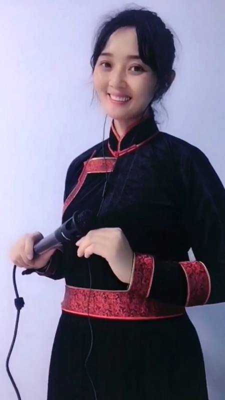 经典老歌草原恋演唱托娅