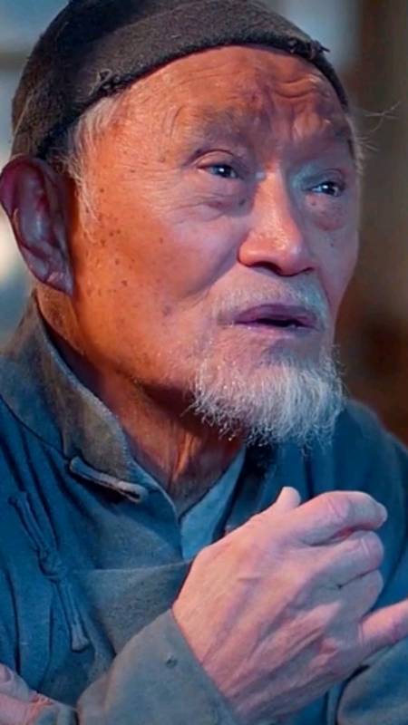 牛犇从影75年却住老年公寓,省吃俭用资助百名学生,捐赠多所养老院.