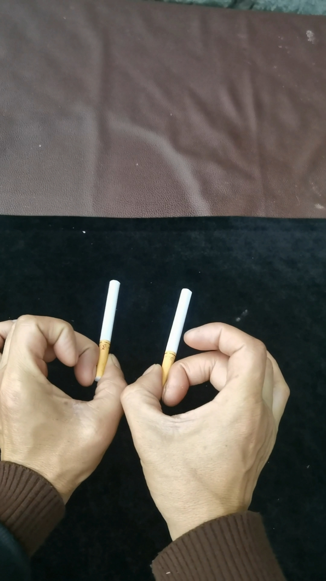 魔术十秒教会你双手出香烟撩妹小魔术