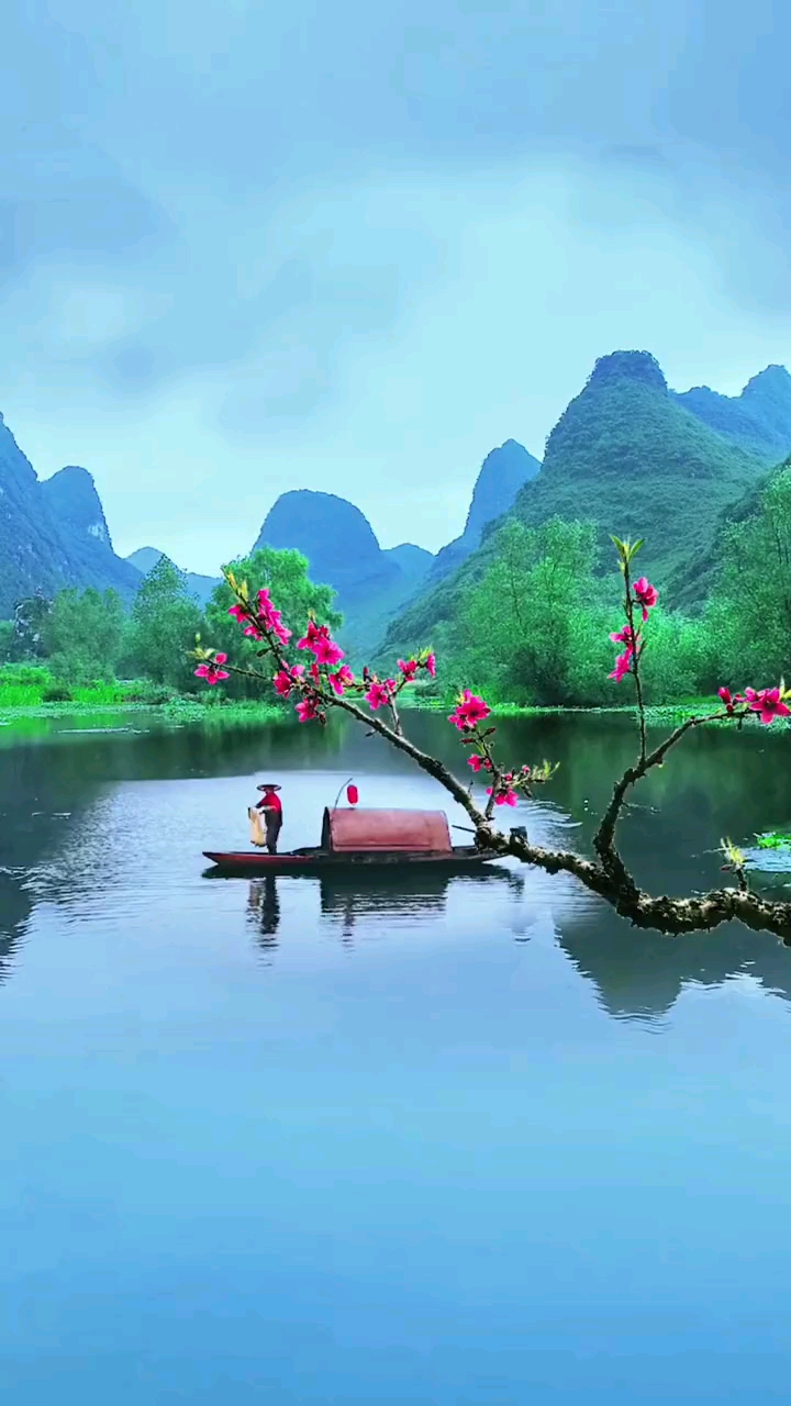 世外仙境水云天,桃源景色醉人间;不入浊世凡尘染,偷的浮生半日闲!