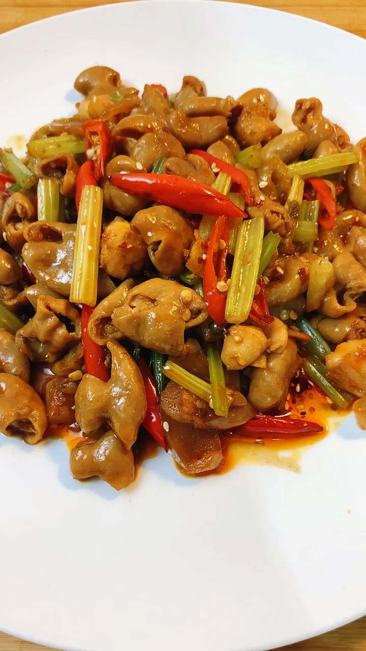 秀出你的拿手菜#大厨教做生爆肥肠,一分钟出锅,脆爽不臊,越嚼越香!