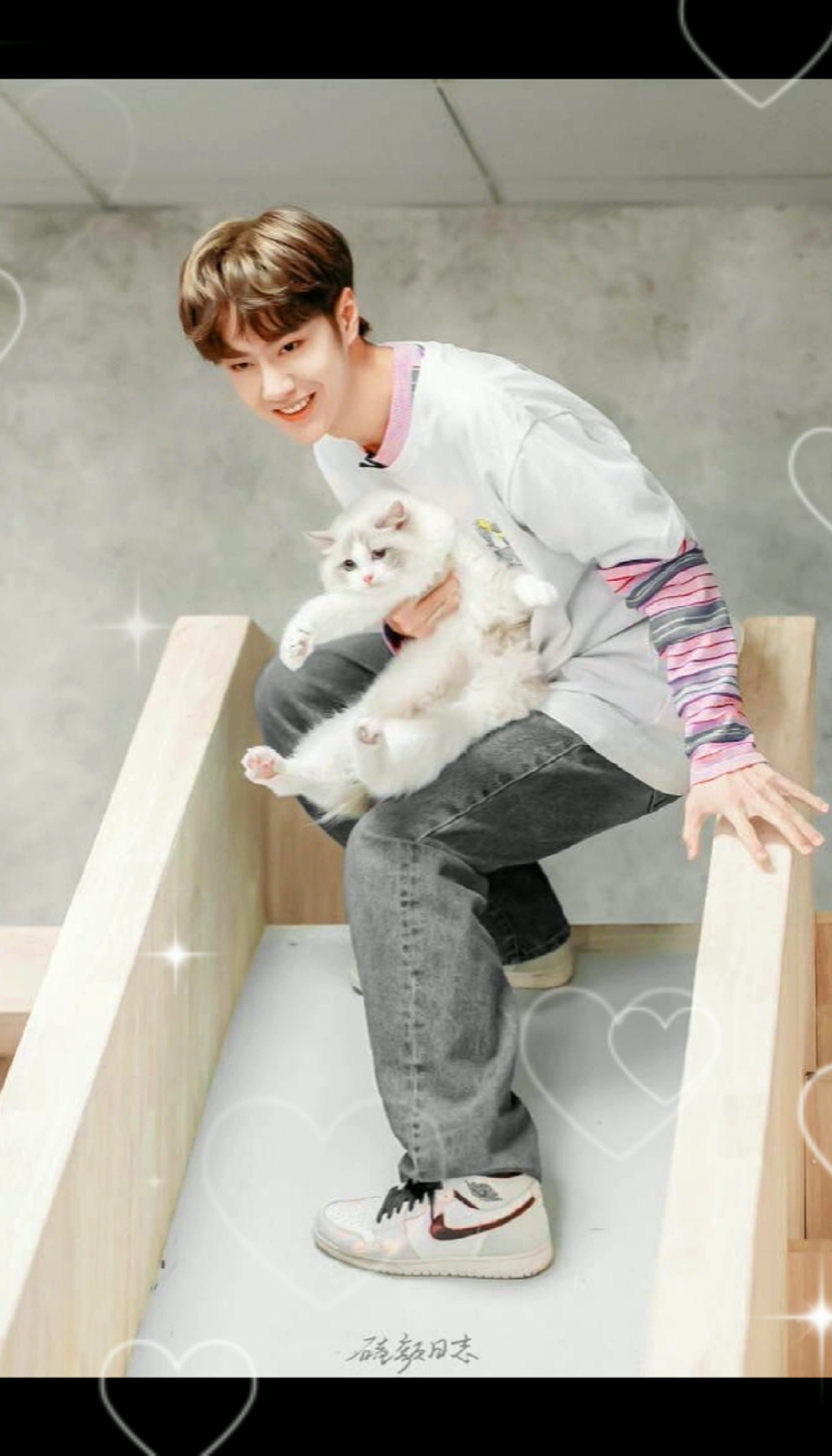 王一博#这个抱猫的男孩纸是不是帅