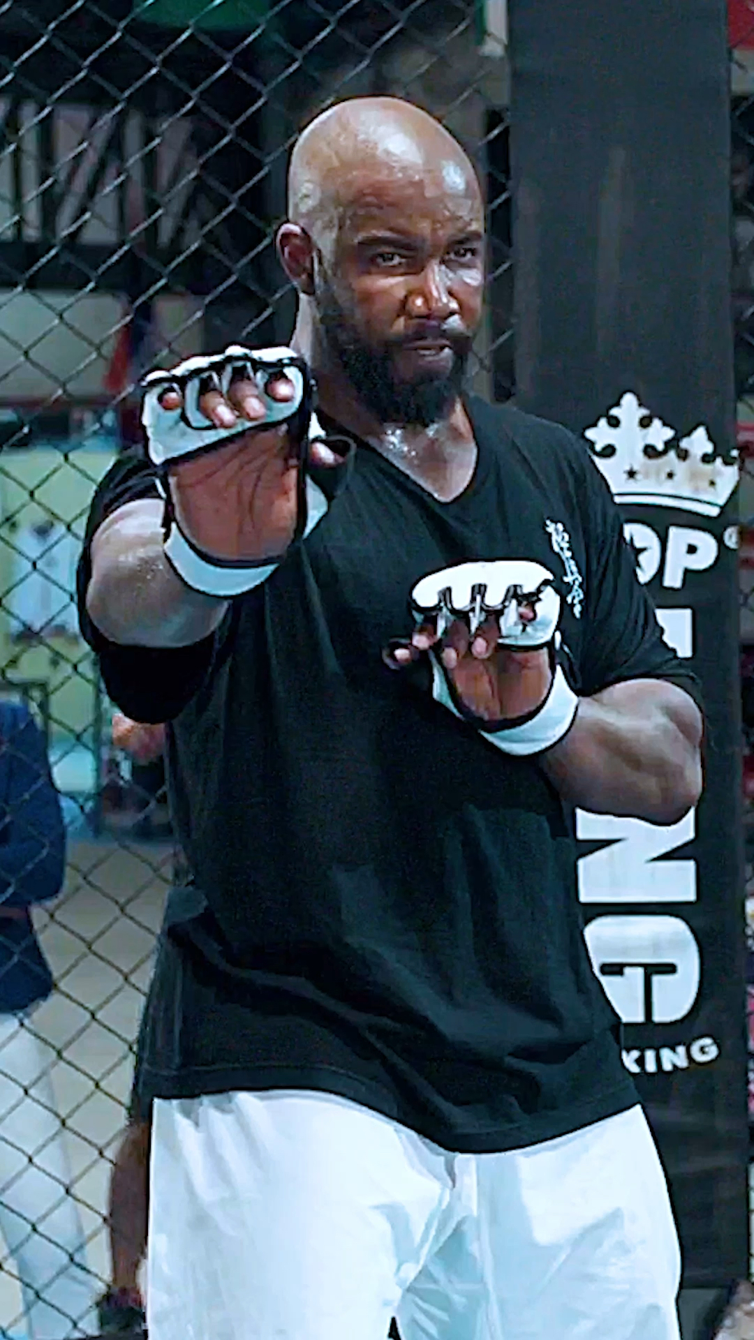 格斗#小伙看不起加怀特打中国功夫,挑衅约战加怀特,不料被加怀特爆打