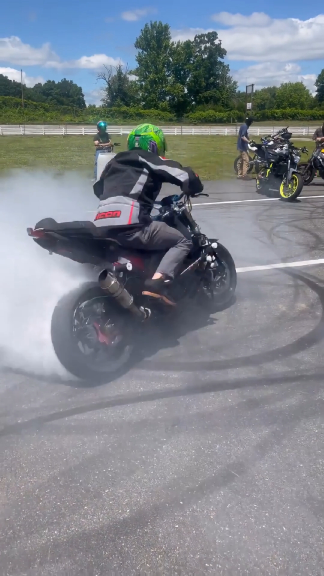 摩托车#黑色川崎特技车