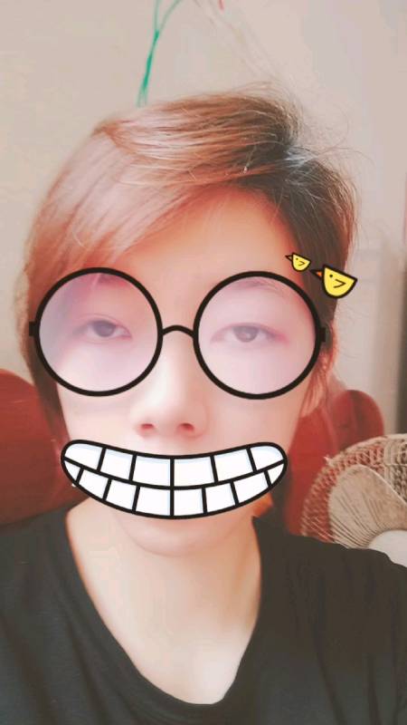 四眼大牙妹#伸手要的糖和主动给的糖味道是不同的