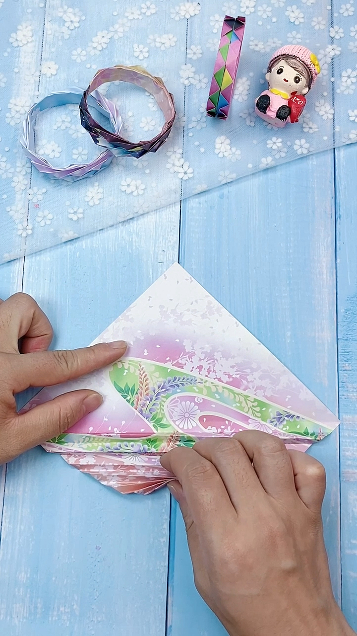 手工制作一张纸做超简单的闺蜜手环快开学了给你的闺蜜做一个玩玩吧