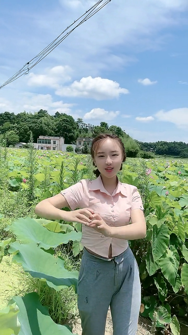 颜久冰去没人的岛摸莲蓬的脚