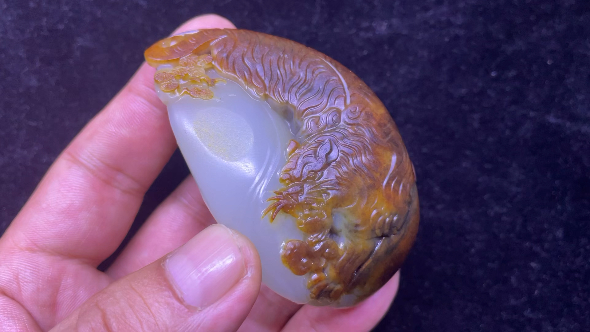 新疆和田玉籽料#籽料作品老熟红皮虎把件