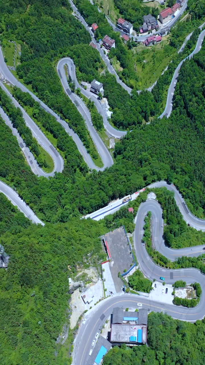 旅游进行时#贵州弯道最密集的盘山公路,桐梓72道拐,12公里72个弯,转