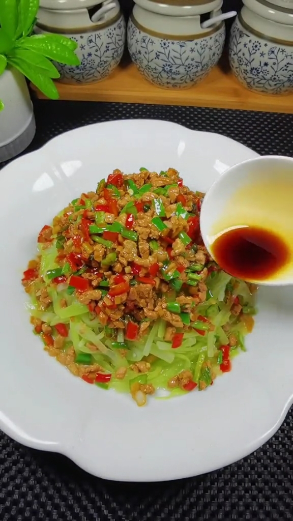 快要憋疯的你#莴苣丝炒肉末