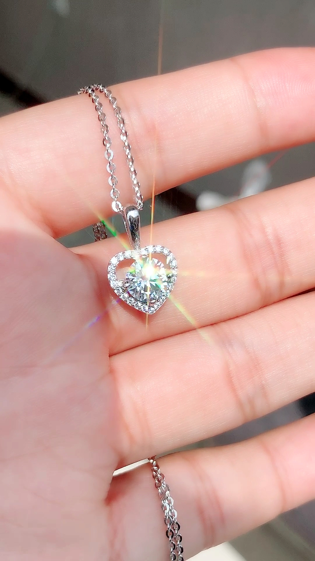 莫桑钻吊坠,一克拉,心形围钻镶嵌