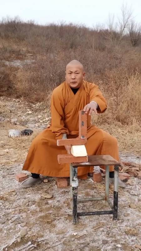 少林武僧铁砂掌功夫太牛了