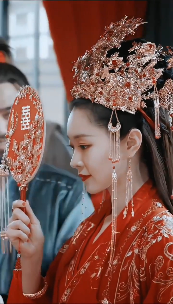 古装美女#宋轶红色婚服造型真的超美