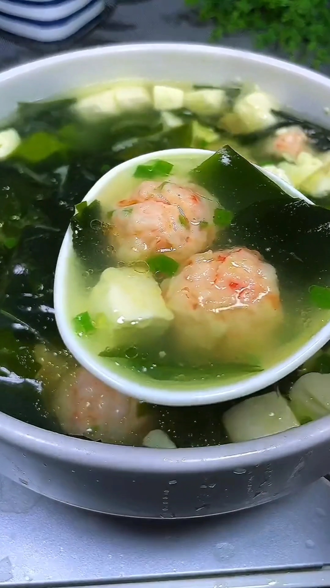 看8菜有食欲#裙带菜虾丸豆腐汤